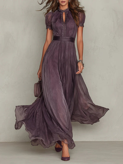 Flavia • Vestido Largo Violeta con Escote en Gota y Borde de Encaje de Gasa
