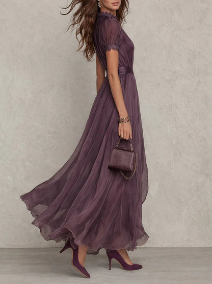 Flavia • Vestido Largo Violeta con Escote en Gota y Borde de Encaje de Gasa