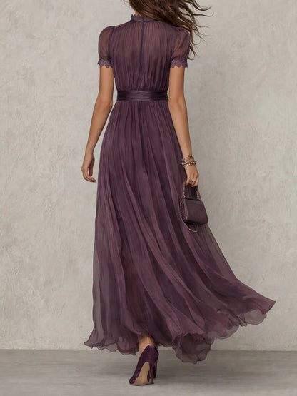Flavia • Vestido Largo Violeta con Escote en Gota y Borde de Encaje de Gasa