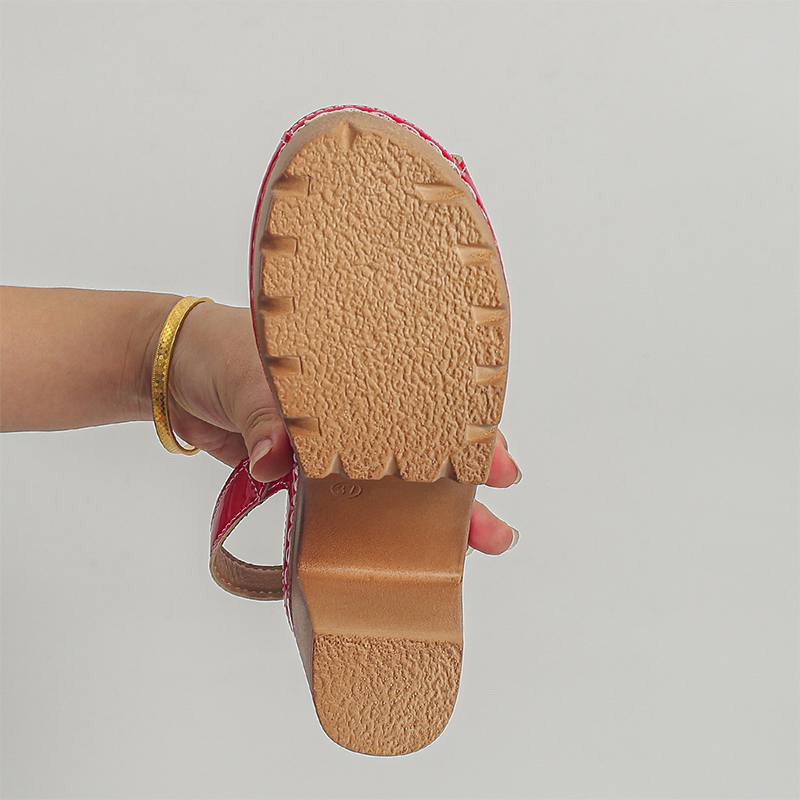 Sandalias Peep Toe con Hebilla y Tacón de Bloque – Elegantes y Cómodas