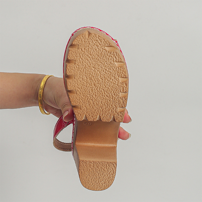 Sandalias Peep Toe con Hebilla y Tacón de Bloque – Elegantes y Cómodas